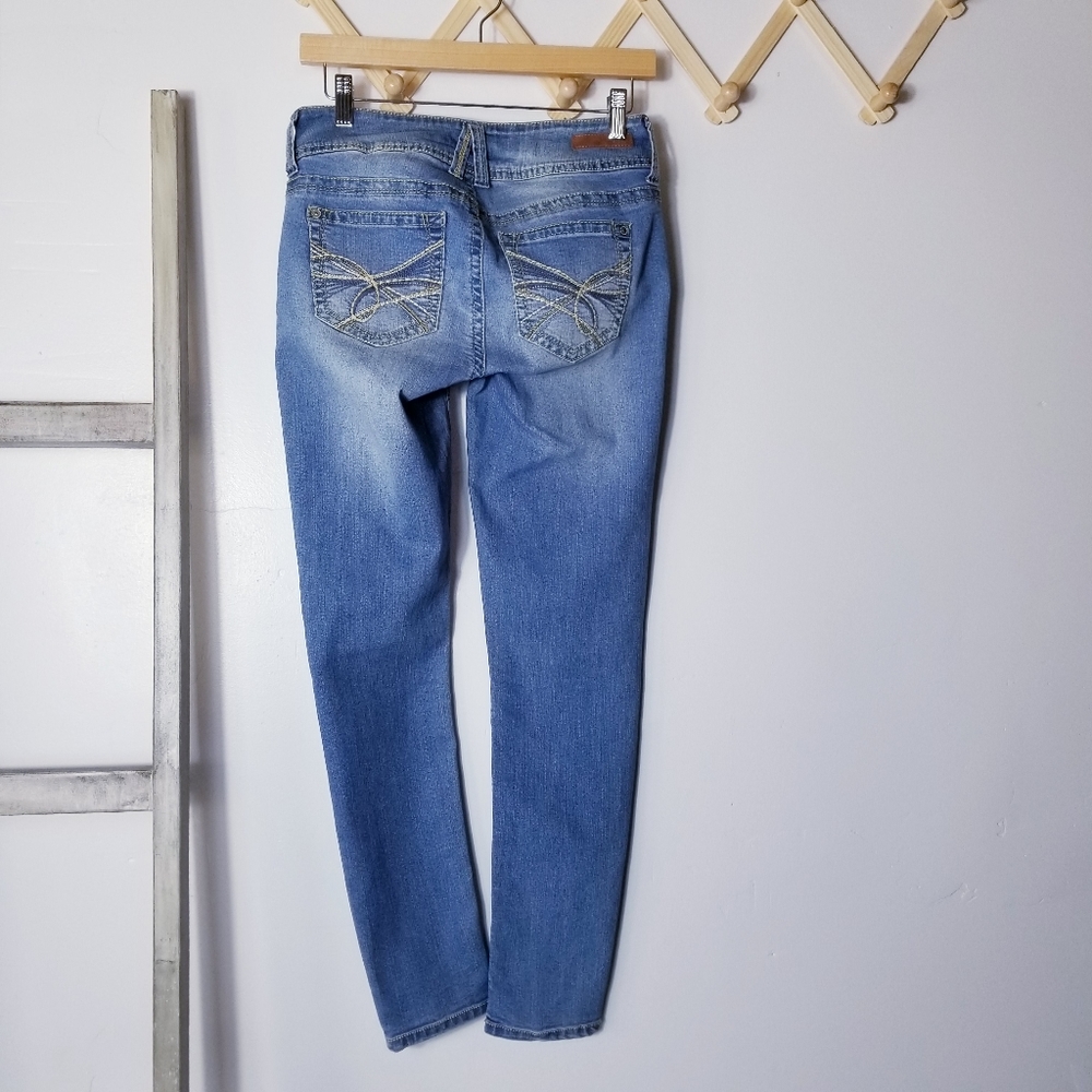 WALLFLOWER MID RISE 2 BUTTON JEAN SIZE 5 - Picture 2 of 12